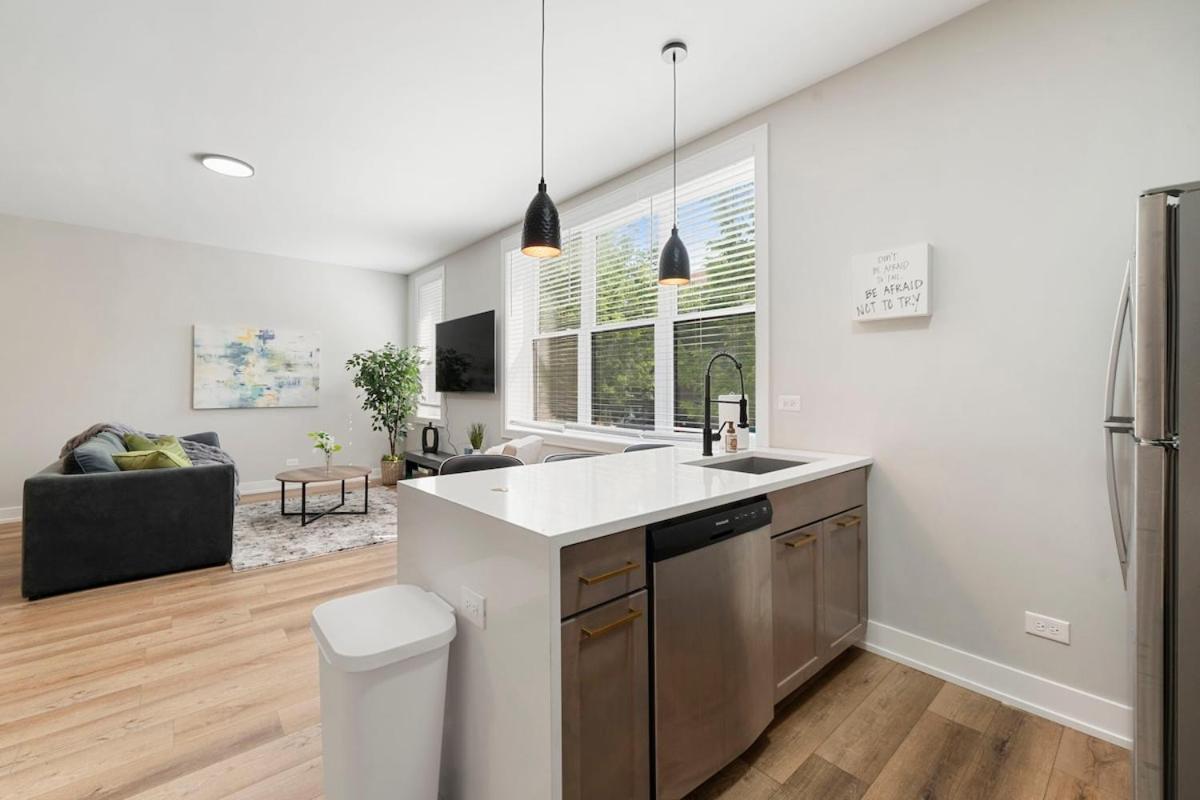 2 Bed & 3 Bath Chicago Condo Exterior photo